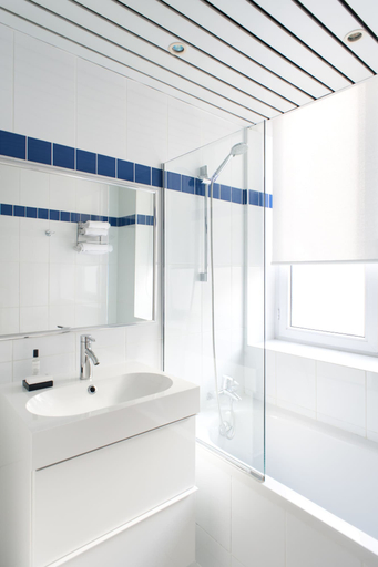 Bathroom 4, Hôtel des Artistes, Rhône