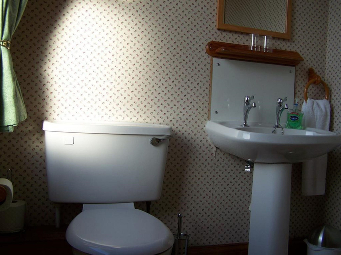 Bathroom 3, The Hawthorns , Stirling
