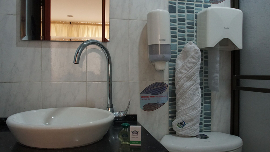 Bathroom 4, Hotel Sipa, Duitama