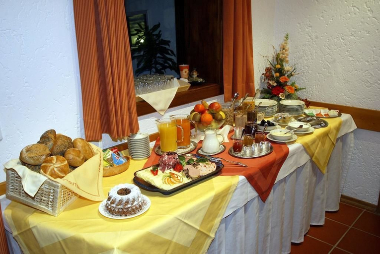 Food & Drinks 5, Pension St. Georg Mit Moststüberl, Passau
