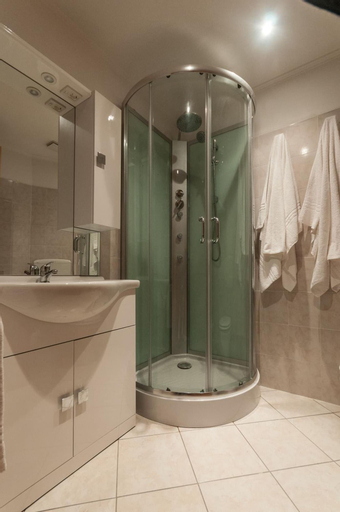 Bedroom 4, Hotel Overland, Savona