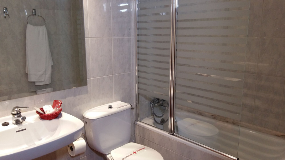 Bathroom 5, Hotel Real de Toledo, Toledo