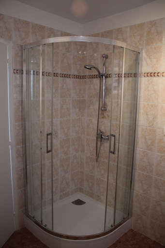 Bathroom 5, La Part Des Anges, Marne