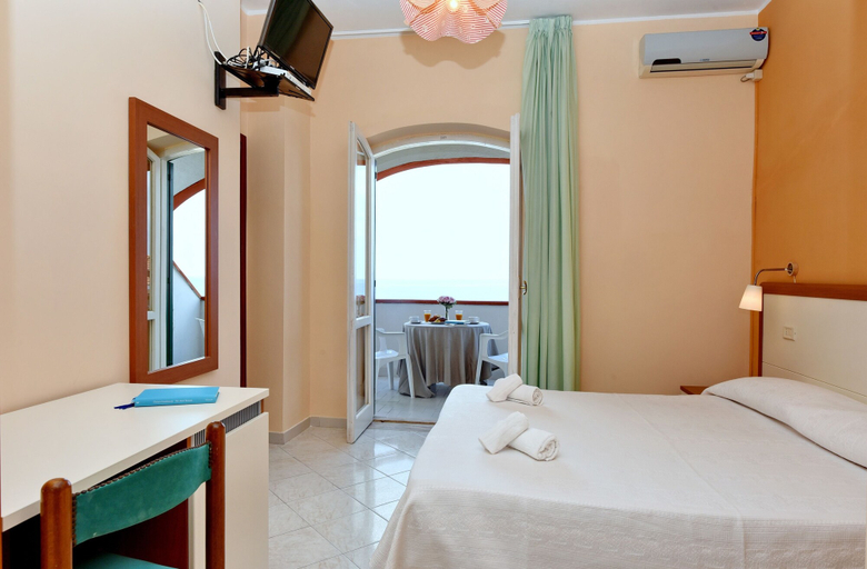 Bedroom 3, Costa d'Oro, Salerno