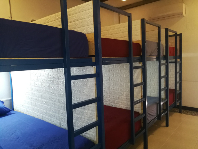 Bedroom 3, Lao Huk Bed and Cafe - Hostel, Vientiane