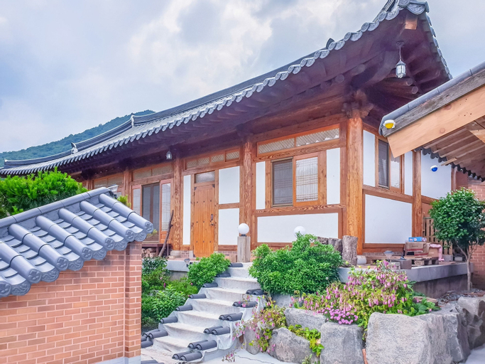 Exterior & Views 2, Hanok Itda, Naju