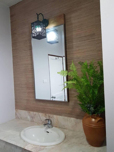 Bathroom 5, Baan Busarin Hotel, Hua Hin