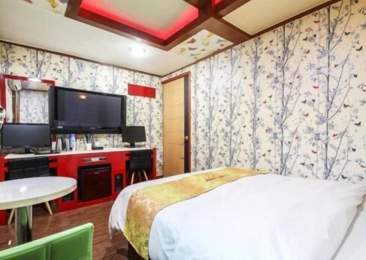 Bedroom 4, Couple Motel, Gangseo