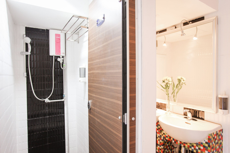 Bathroom 3, Hostel @ 8 Sukhumvit Bangkok, Khlong Toey