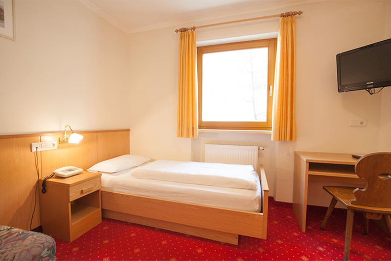 Bedroom 3, Hotel Jú Furcia, Bolzano