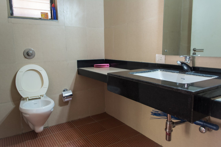 Bathroom 3, 4BHK by Tripvillas Holiday Homes, Pune