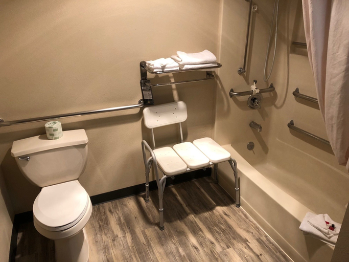 Bathroom 4, Super 8 by Wyndham LaGrande, Union