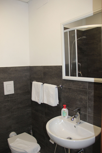 Bathroom 4, Domus Vatican Holidays, Rome