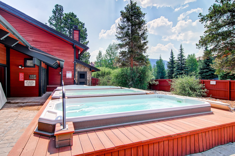 Sport & Beauty 4, Mountainside Condominiums by CRMR, Summit