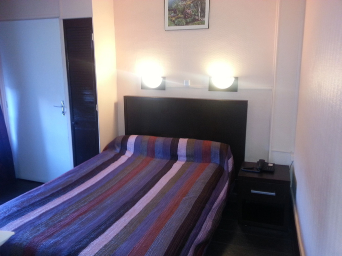 Bedroom 1, Hôtel Trianon Vincennes, Val-de-Marne