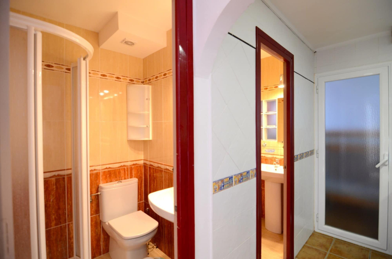 Bathroom 3, Apartamentos Rocamaura I, Girona