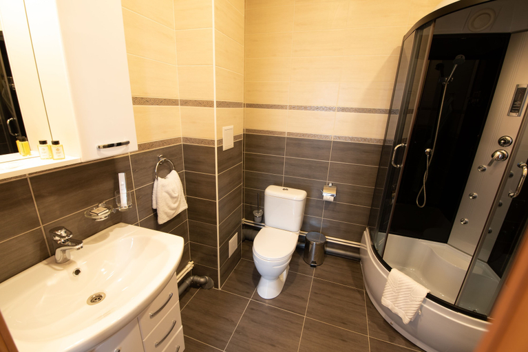 Bathroom, Sovetskaya Themed Hotel, Irkutskiy rayon