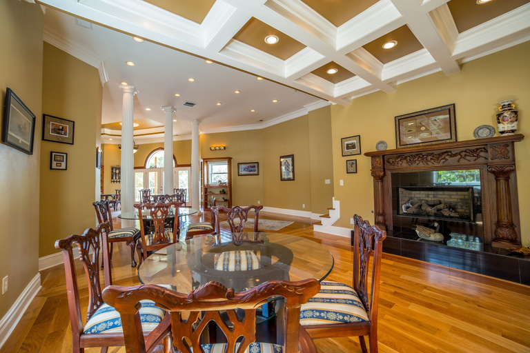Food & Drinks, Chateau Annette, Fayette