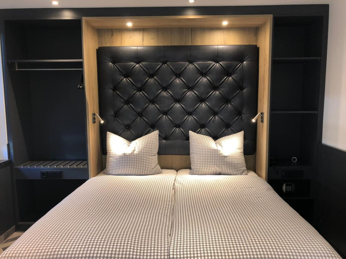 Bedroom 5, Munich Deluxe Hotel, München