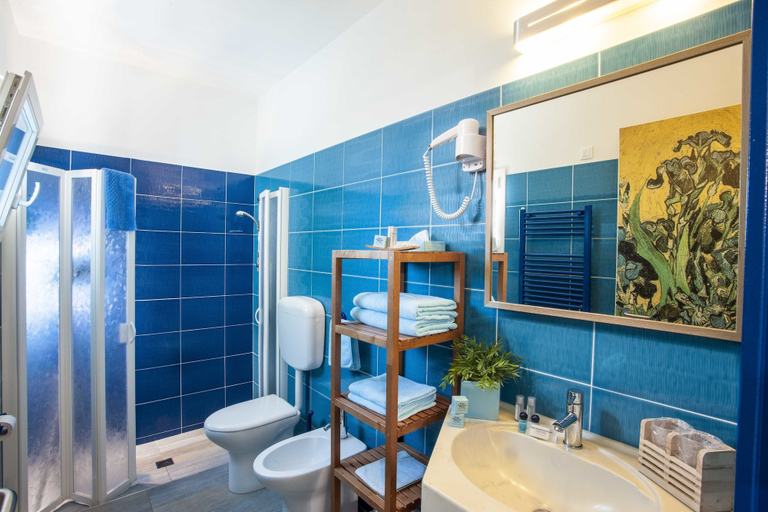 Bathroom 5, Hotel Napoleon, Pesaro E Urbino