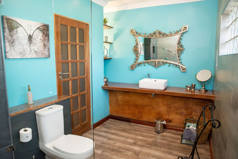Bathroom 4, Danlee Overnight Accomodation, Capricorn