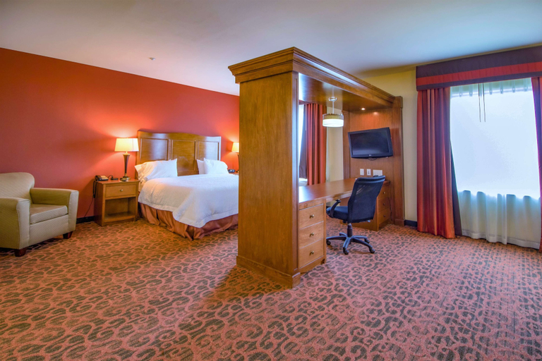 Bedroom 3, Hampton Inn & Suites Bastrop, Bastrop