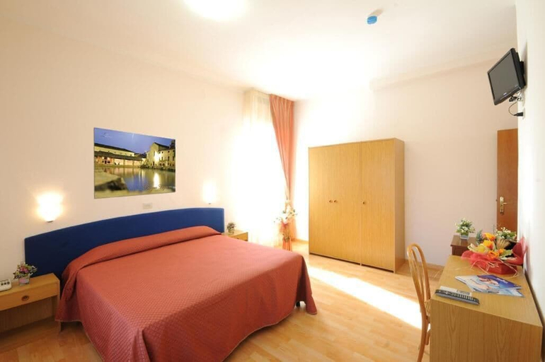 Bedroom 3, Hotel Perugina, Siena