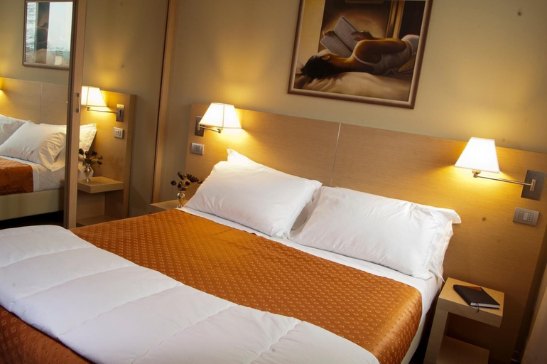 Bedroom 3, Hotel Main Street, Rimini
