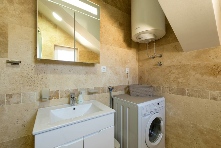 Bathroom 4, Apartments 42 North