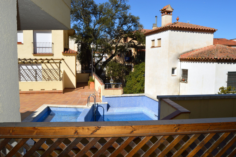 Exterior & Views, La Maison Jaune, Girona