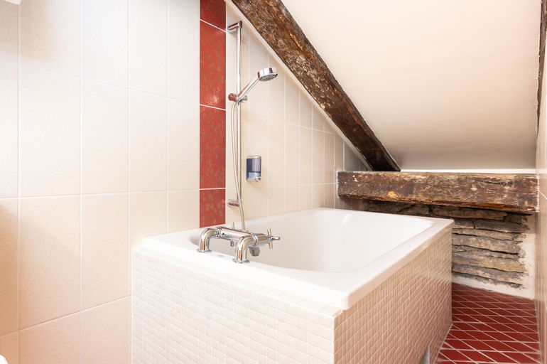 Bathroom 4, Meriton Old Town Garden Hotel, Tallinn