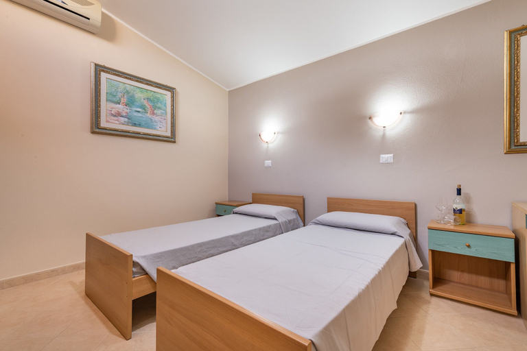 Bedroom 2, AffittaSardegna - Villetta Tennis 2, Sassari