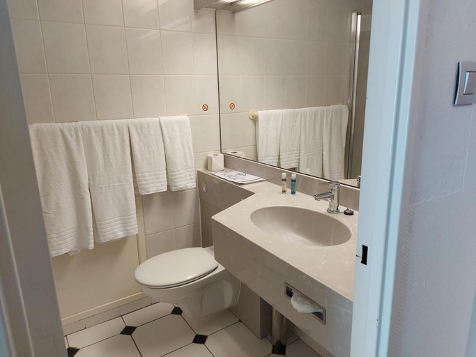 Bathroom 4, Globales Post Hotel & Wellness, Liège