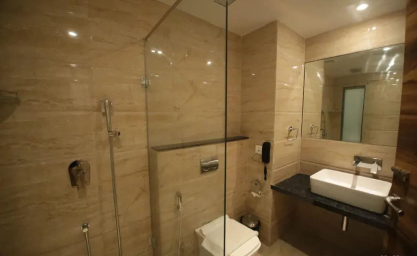 Bathroom, County Inn Hotel, Jaipur