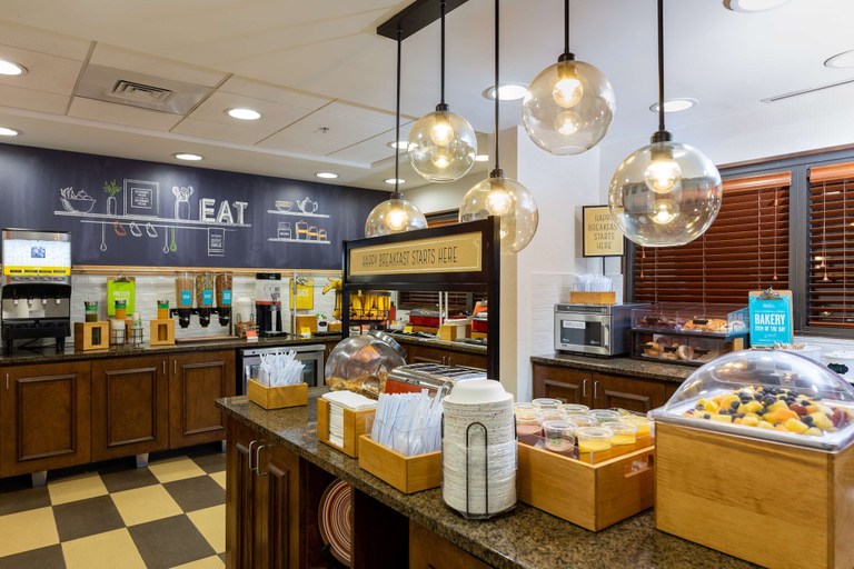 Food & Drinks 5, Hampton Inn Winston-Salem Hanes Mall, Forsyth