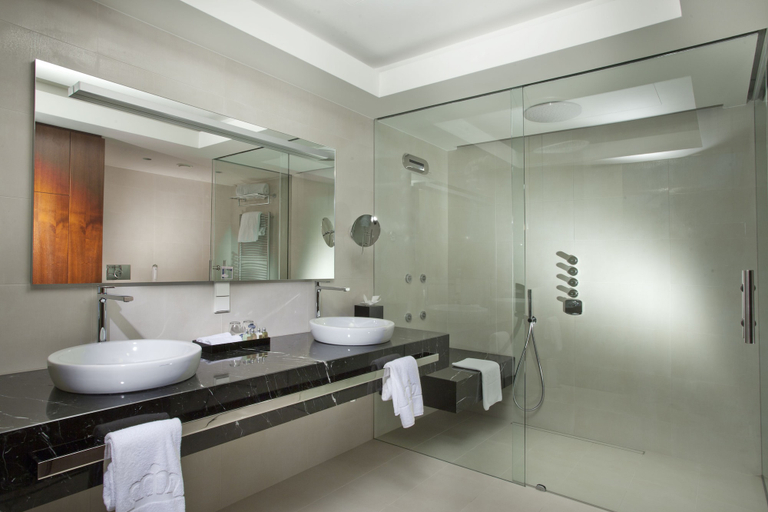 Bathroom 5, Hotel Kings Court, Praha 1