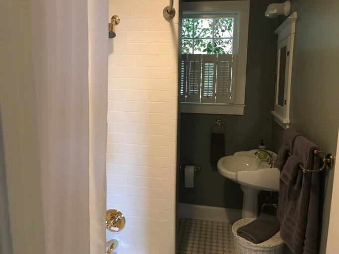 Bathroom 4, Charles Bass House Bed & Breakfast, Halifax