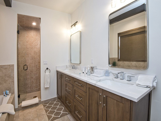 Bathroom 4, Glacier Court 1854 A, Eagle