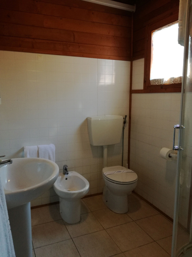 Bathroom 4, Campeggio Italia, Massa Carrara