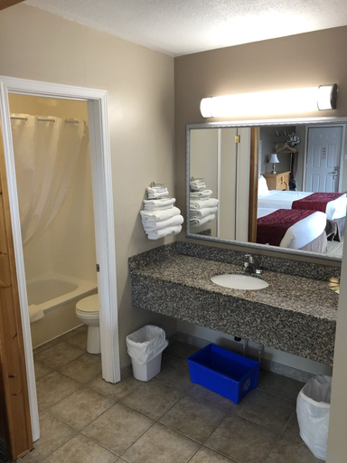 Bedroom 3, Knights Inn Huntsville, ON, Muskoka
