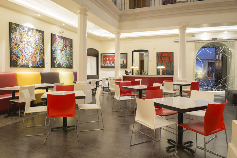 Food & Drinks 5, Hotel Abu, Del Centro