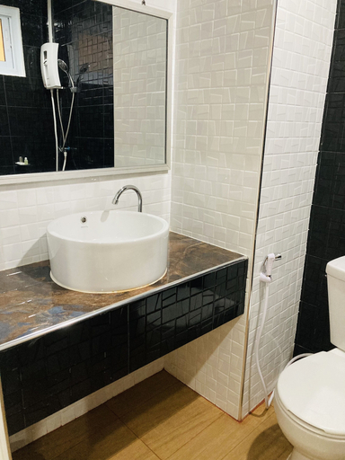 Bathroom 5, Thawat Hotel, Lang Suan