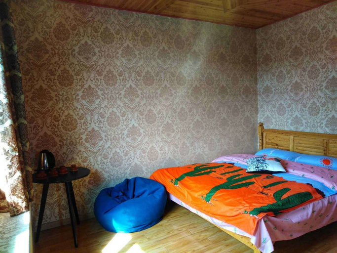 Bedroom 2, Zishuo Zihua Guest House, Garzê Tibetan