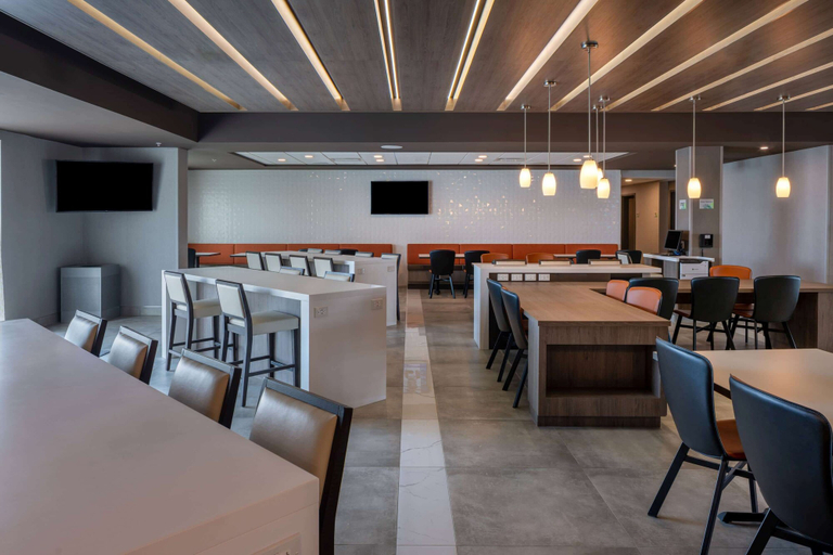 Food & Drinks 5, Wingate by Wyndham Kanata West Ottawa, Ottawa