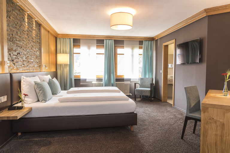 Bedroom 4, Hotel & Restaurant Becher, Göppingen