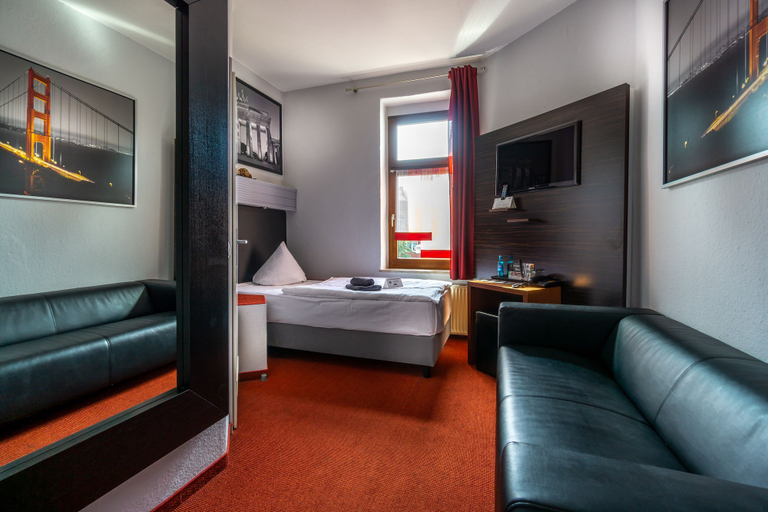Bedroom 3, SL'otel - Das StadtHotel, Salzlandkreis
