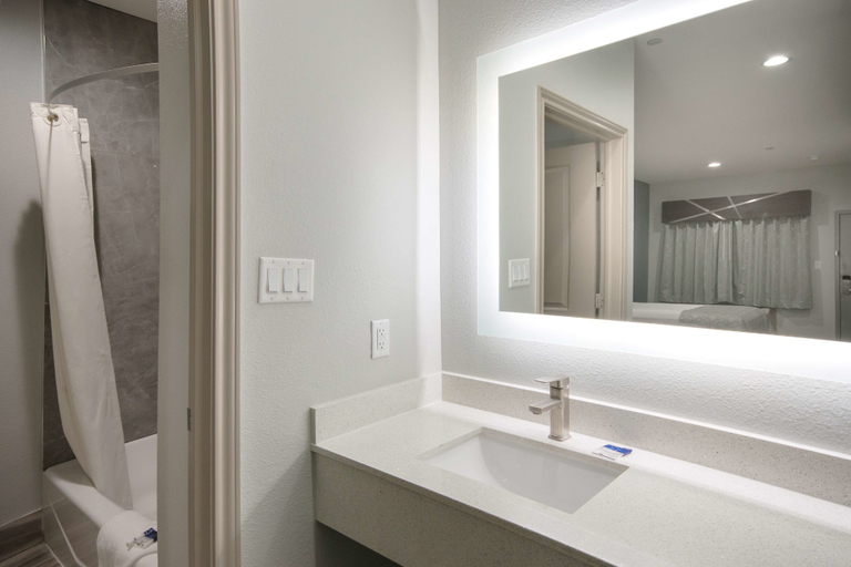 Bathroom 4, Americas Best Value Inn & Suites NE Houston Downtown I-610, Houston