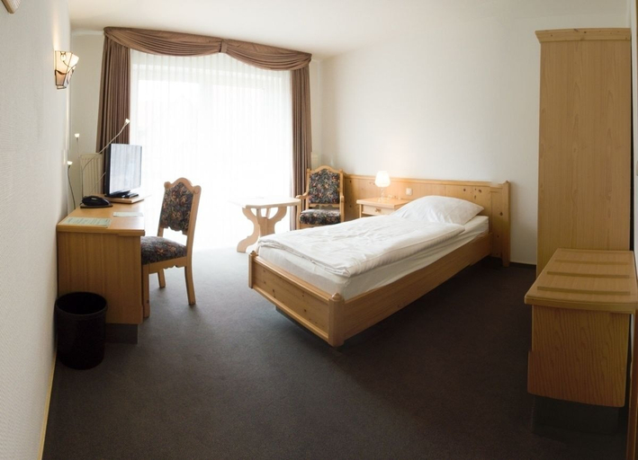 Bedroom 3, Landgasthaus Fischer, Schaumburg