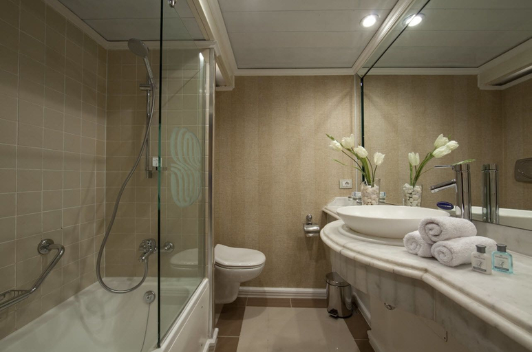 Bathroom 3, Sonesta Moon Goddess Nile cruise ship - 4 & 7 nights - From Luxor every Monday, Luxor