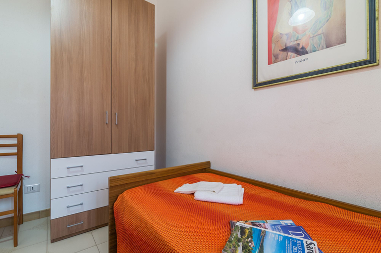 Bedroom 4, AffittaSardegna - Casa Limoni, Nuoro